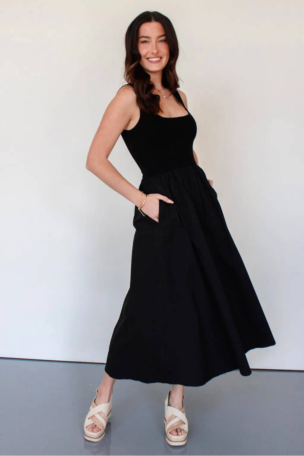 Heaven In your Eyes Midi Dress in Black